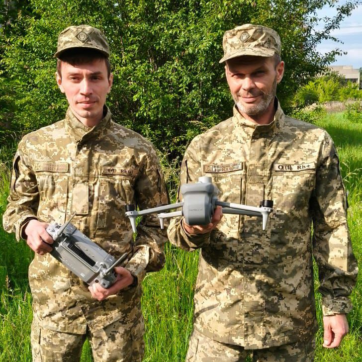 A quick update – defenders from the 15th Mobile Border Detachment have successfully received a reconnaissance drone and a portable charging station.