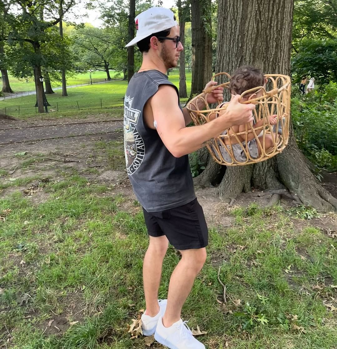 #PriyankaChopra’s daughter #MaltiMarie melts hearts; makes cute card for #NickJonas on Father’s Day: ‘We love you so much Gaga’

#FathersDay #bollywoodcouple #fatherdaughter #pcjonas #instapost