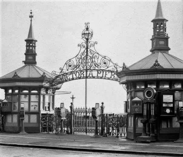 🇬🇧The entrance to Folkestone's Victoria Pier, opposite the Leas Lift, demolished in 1954.