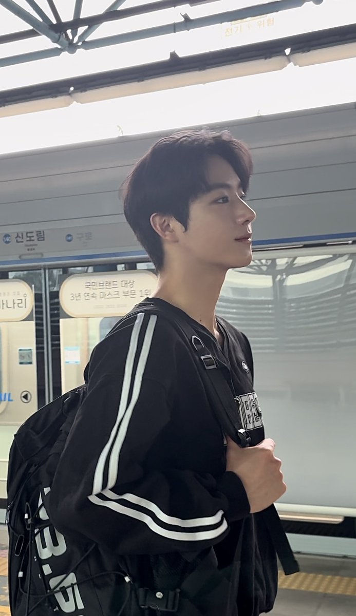 저 오늘 떠나요 공항으로💨

#정승환 #ATBO  #スンファン  #jeongseunghwan #월요일 #여행갈래..