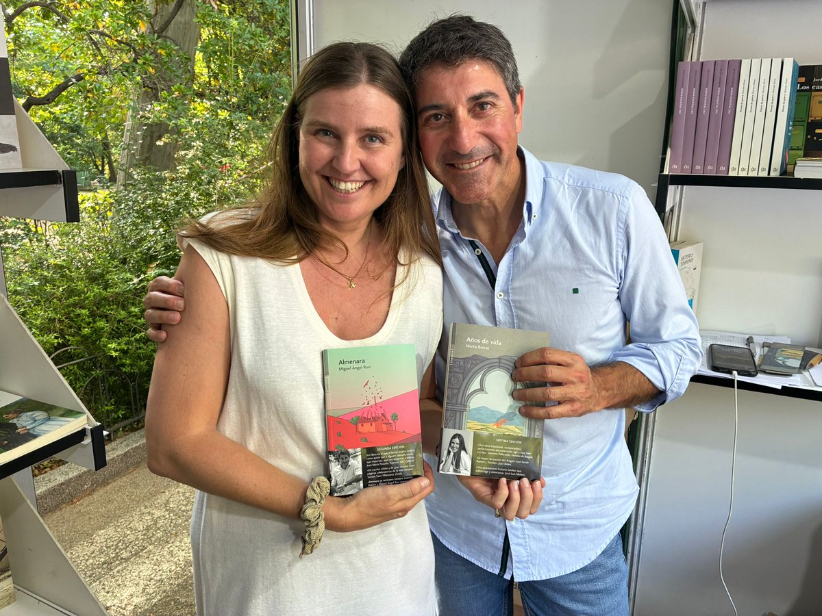 Miguel Ángel Ruiz (@maruizlv) on Twitter photo Un día de gran calor meteorológico y literario para cerrar la <a href="/FLMadrid/">Feria del Libro de Madrid</a> Aquí con mi editor, Chusé Raúl Usón, e intercambiando libros con <a href="/MartaBorrazSen/">Marta Borraz Sen</a>, la superventas de <a href="/Xordica/">Xordica Editorial</a> :) Un día de gran calor meteorológico y literario para cerrar la <a href="/FLMadrid/">Feria del Libro de Madrid</a> Aquí con mi editor, Chusé Raúl Usón, e intercambiando libros con <a href="/MartaBorrazSen/">Marta Borraz Sen</a>, la superventas de <a href="/Xordica/">Xordica Editorial</a> :)