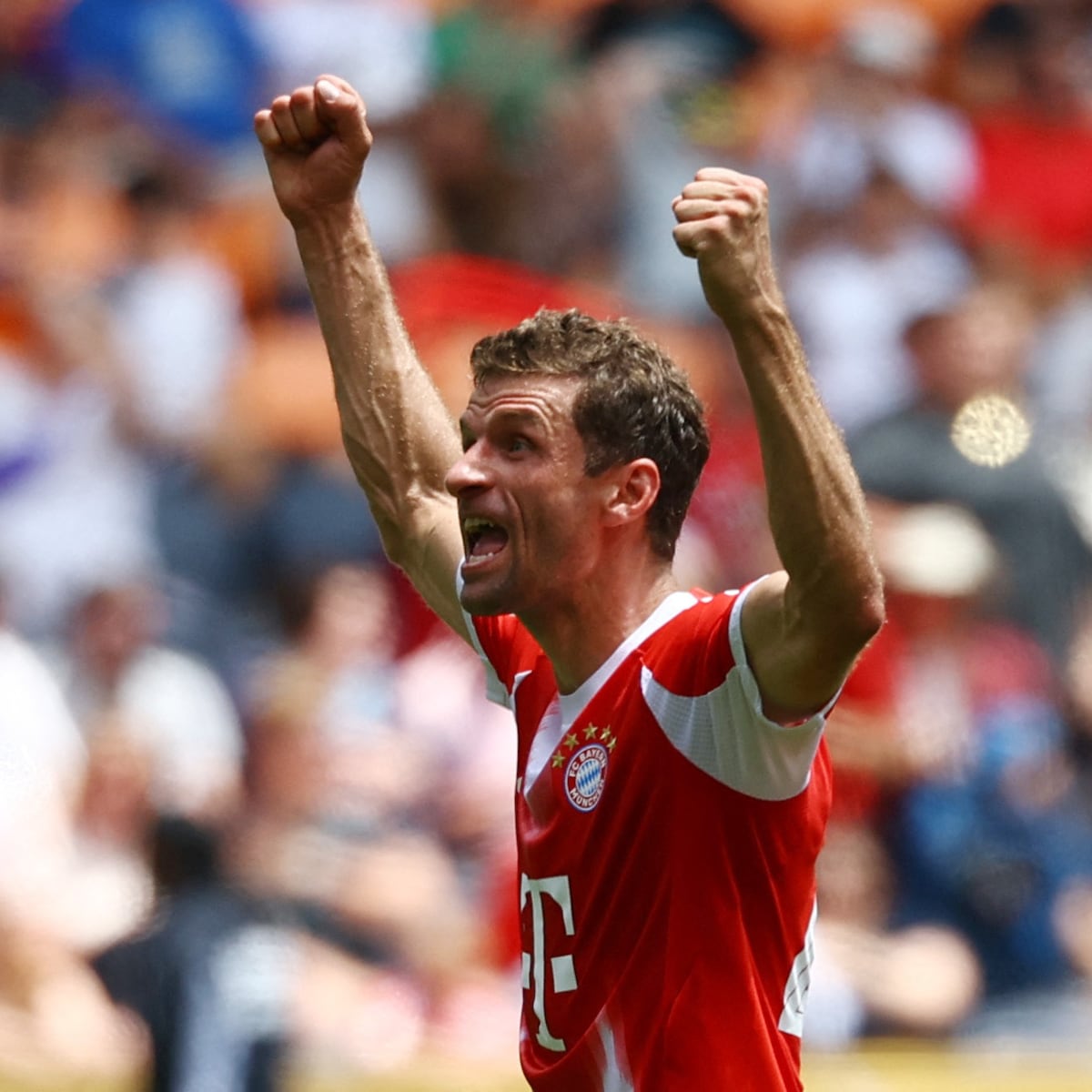 Thomas Müller became the first player to score in the FIFA Club World Cup (new format) and the FIFA World Cup. He scored on his debut in both tournaments