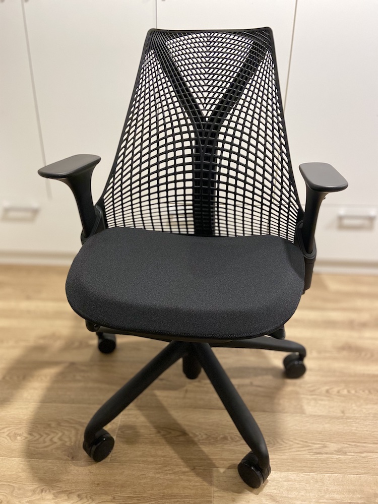 hlavacm's tweet image. Přemýšlíte o nové (ergonomické) židli k PC? 🤔 Jestli nemáte v hledáčku značku #HermanMiller 💺, zkuste to napravit, ceny sice vyšší, ale imho to stojí za to 😎 Možnost vyzkoušení Praha - CR8. Za mě dobrá volba: #Mirra, či #Sayl