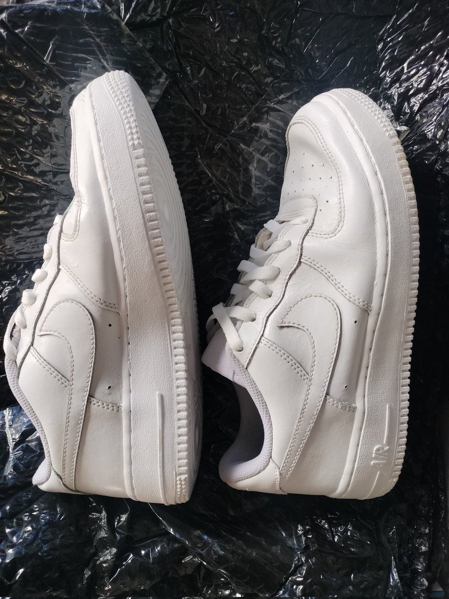 namploykp's tweet photo. Nike Air force 1 white แท้
Size 39/25 cm
250฿
ส่งฟรี 
พื้นเต็ม ซอฟเดิม สภาพตามการใช้งาน มีตำหนิบ้างเล็กน้อย
#ส่งต่อรองเท้ามือสอง #รองเท้ามืสอง #ส่งต่อnike #รองเท้าผ้าใบมือสองของแท้ #Nike https://t.co/0rim6vJ1JZ