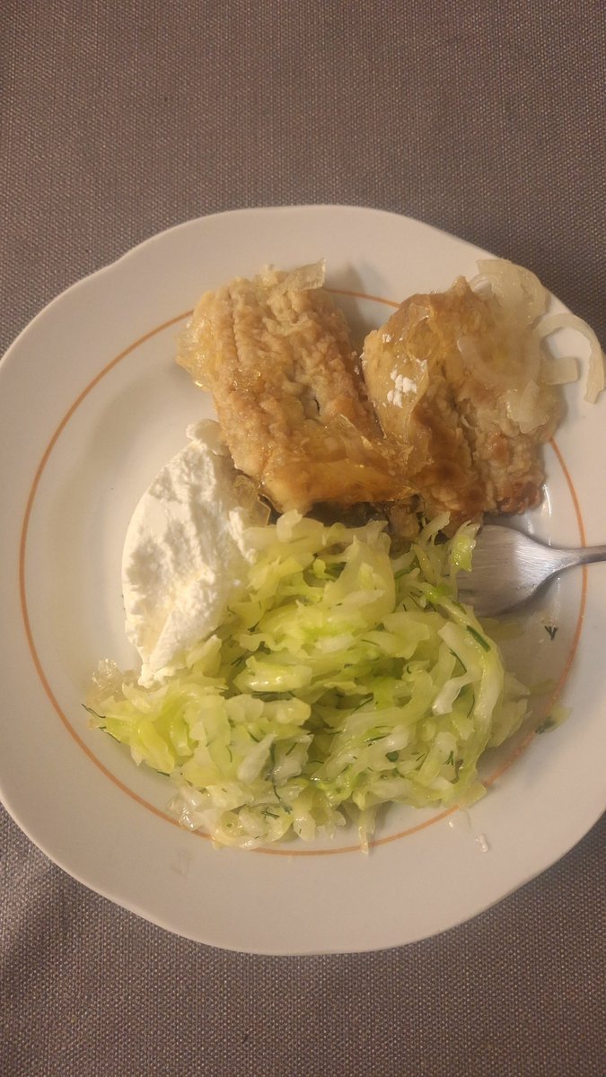 Atnācu uz darbu, pabrokastoju. Ui, ku bija vietā, laba zivtiņa! 
Tagad varēs strādāt!