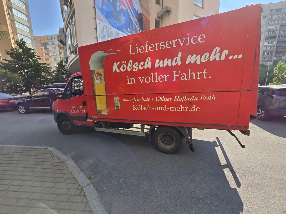 Was es nicht alles gibt? Da fährt man Montag morgen durch #Kyiv auf dem Weg in eine Werkstatt um einen kleinen Schaden reparieren zu lassen und wie selbstverständlich kommt ein Kölsch-Lieferservice um die Ecke. 😂
#köln #Ukraine