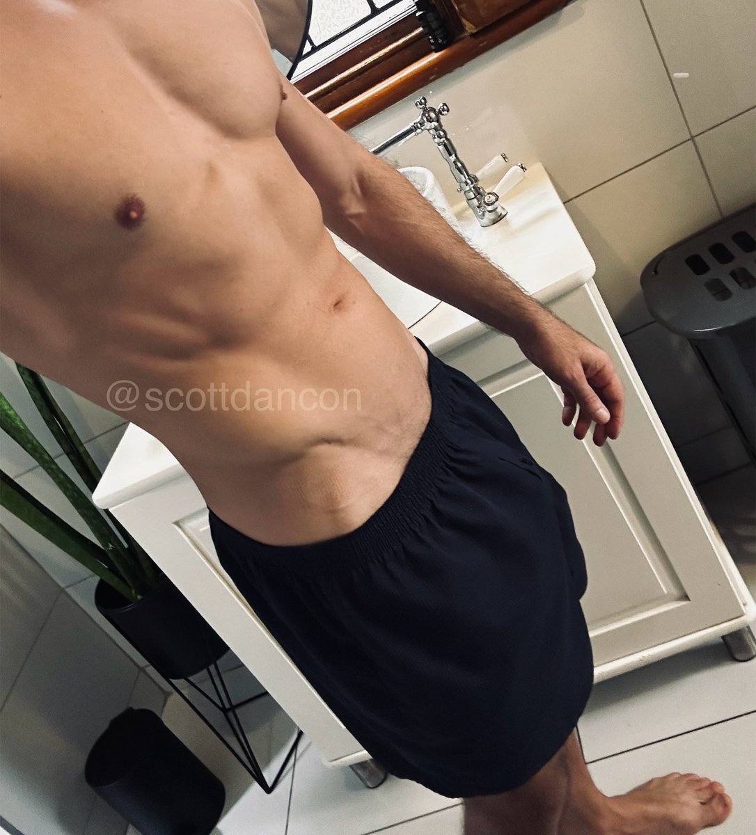 I love a bathroom selfie.Show me yours and I will show you mine😈🍆