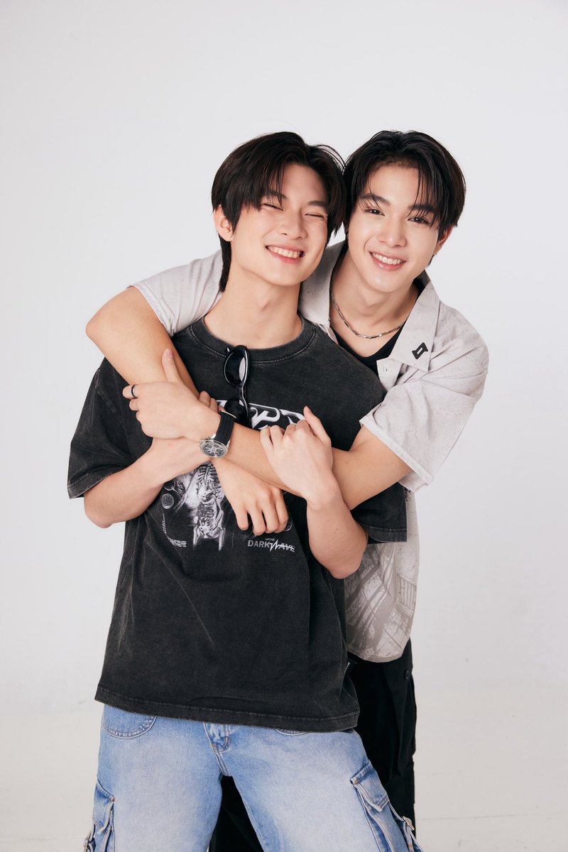 รักนี้กอดใคร รักมั้ยกอดกัน

#BoysInLoveSeriesEP9 
<a href="/Chokunz_jkz/">พี่คิม (โชกุน) 📚P’KIM 6/1</a> <a href="/aston_lv/">น้องม่อน (แอสตัน) 📚 N’Mon 6/4</a>