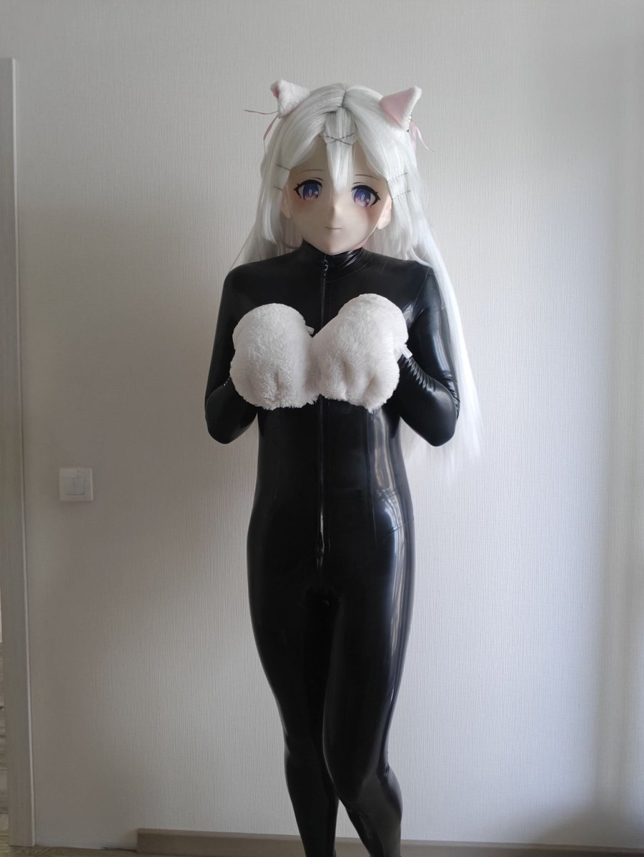 Nyakonomikon's tweet photo. #latex #kigurumi #animegao #cosplay #anime https://t.co/W7lRPDJkcb