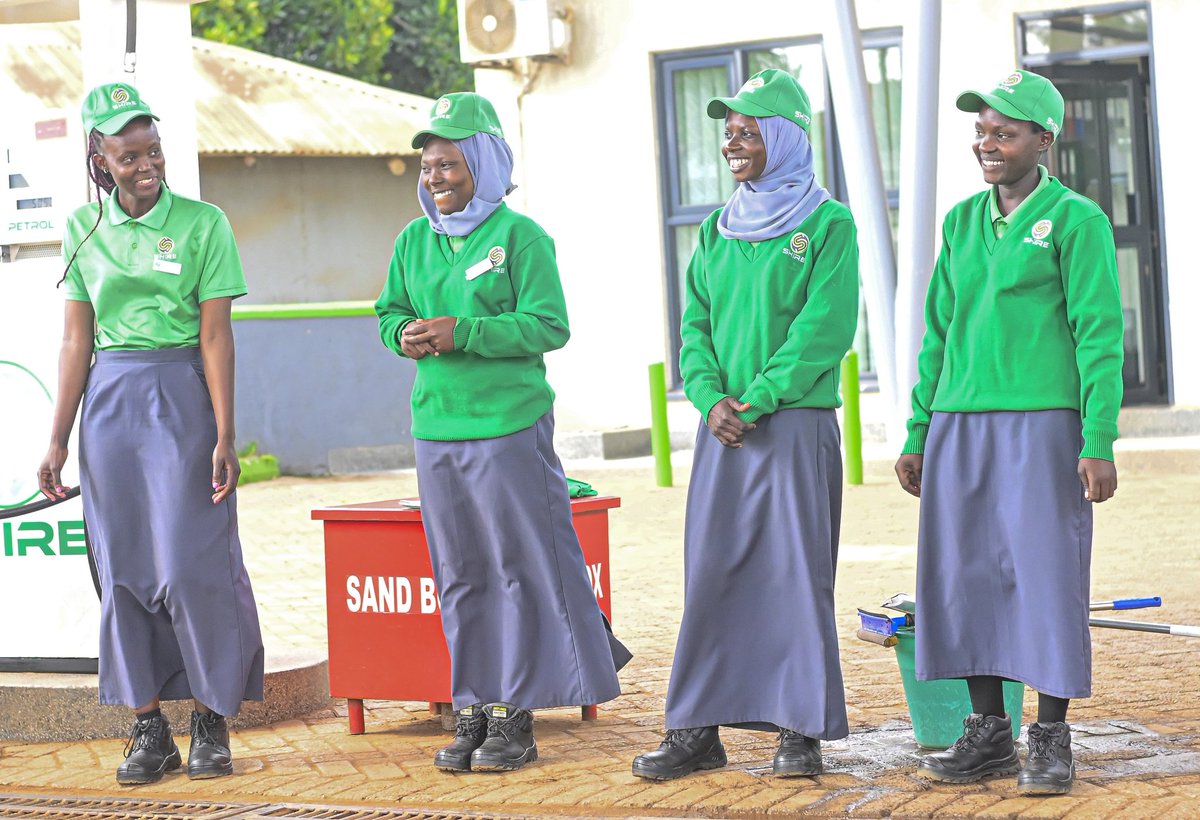 A moment of smiles and teamwork 💚💪 — just one part of our amazing Shire Petroleum crew! Always ready to serve you with dedication and warmth.
#ShirePetroleum #customercare #qualitytrustcare