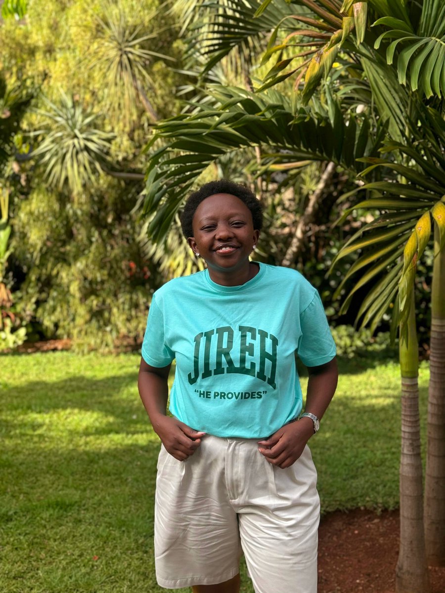 Kay2506's tweet image. Uyu mukobwa wa president William Ruto afite imyaka 32, yitwa CHARLENE RUTO kandi yatangajeko akeneye umugabo asap😂

Reba amateka ye, umenye aho uzahera niba ukeneye kugerageza amahirwe hano 🧵👇😂 
(you may need to bookmark this)