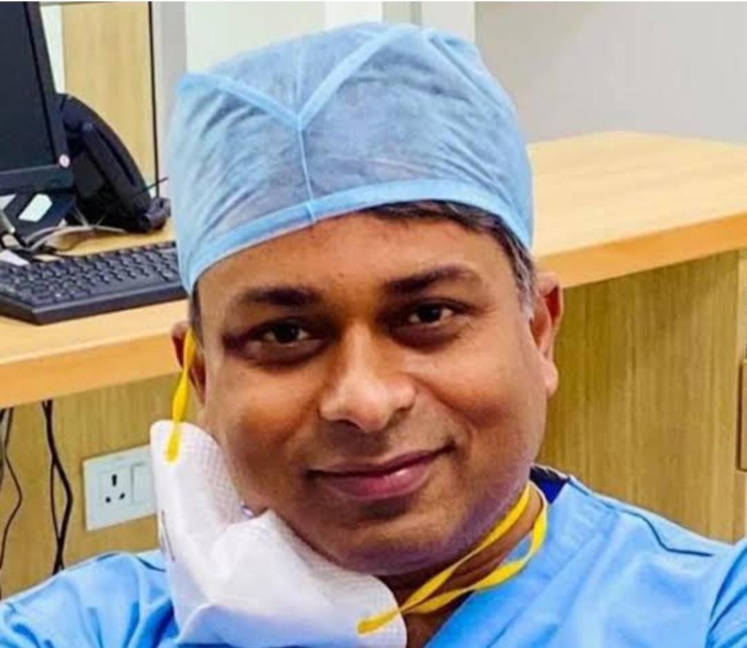 siskamaltrivedi's tweet photo. इलाज की स्पष्ट योजना हमें क्यों नहीं दी गई?
सर्जरी के बाद जब अंग फेल होने लगे, तो समय रहते उचित कदम क्यों नहीं उठाए गए?
क्लिनिकल समरी में अधूरी और झूठी जानकारी क्यों दी गई?
जब मरीज़ की हालत में कोई सुधार नहीं हुआ, तो इतना बड़ा बिल कैसे उचित ठहराया जा सकता है?

ज़िम्मेदार लोग :-
गौरांग मजुमदार (सर्जरी की)
मुजाहिद (सर्जरी के बाद की ज़िम्मेदारी)
सत्येन्द्र (ड्यूटी मैनेजर)
विकास (बिलिंग-धमकी दी गई की पैसा भरो इलाज़ रोक दिया गया है)

“बॉडी नहीं दी गई बोला गया पहले पैसा जमा करो”

@medanta @ANI @brajeshpathakup @UPGovt @myogioffice
