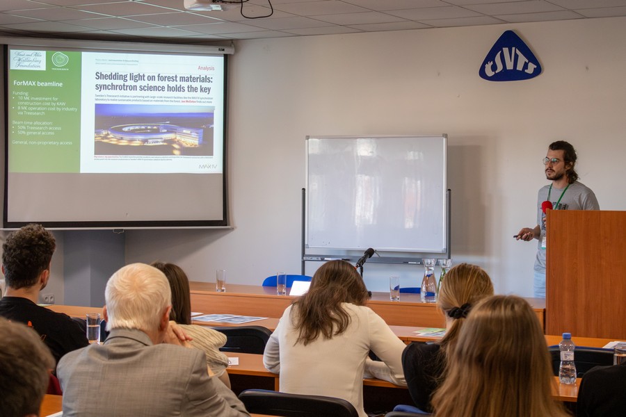 UJF_AVCR's tweet image. 💡 Udržitelnost v polovodičovém průmyslu, nové techniky mikroskopie i iontové svazky.
Workshop @RemadeatARI pořádaný @UJF_AVCR , ukázal, že evropský výzkum materiálů má sílu spojovat obory i země.
👉 bit.ly/43Ib6kq
ENG:
💡 Sustainability in the semiconductor industry,…