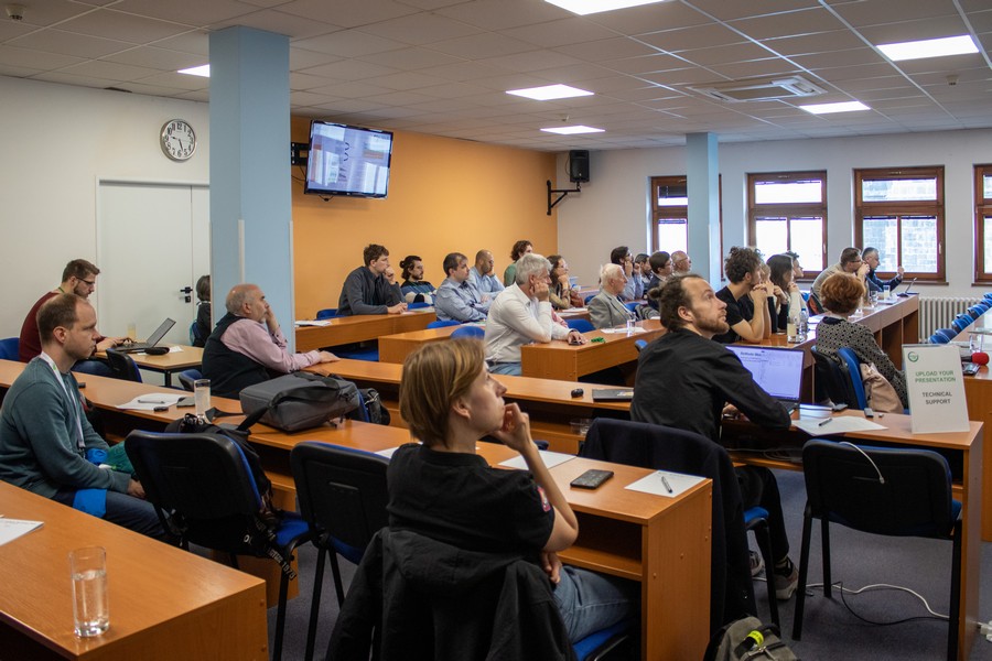UJF_AVCR's tweet image. 💡 Udržitelnost v polovodičovém průmyslu, nové techniky mikroskopie i iontové svazky.
Workshop @RemadeatARI pořádaný @UJF_AVCR , ukázal, že evropský výzkum materiálů má sílu spojovat obory i země.
👉 bit.ly/43Ib6kq
ENG:
💡 Sustainability in the semiconductor industry,…