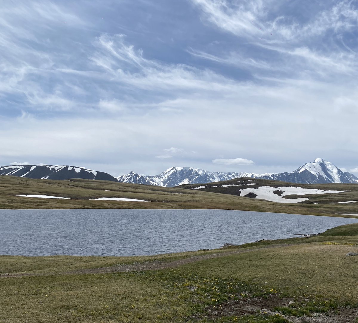 АЛТАЙ ТАВАН БОГД-дод аялагчдад нэг уриалга дэвшүүлмээр бна
Нийгмийн сүлжээнд зургаа оруулахдаа бүгдээрээ сыргаль нтр гэж бичихгүй Хурган нуур Хотон нуур гэх мэт Монгол нэршлээ заавал бичиж хэвшье бүгд ингэж бичээд бвал яваандаа Монгол нэршил маань эргээд сэргэнэ гэж болож байнаа