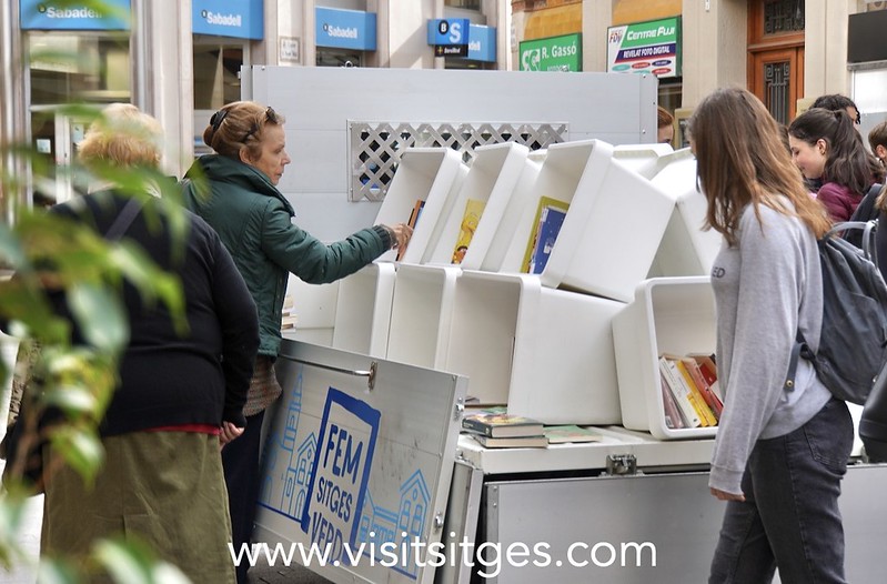 VisitSitges's tweet image. 📚🚐 La Book Truck torna al Cap de la Vila aquest dimarts 17 de juny de 10 a 14 h! Tria i emporta’t llibres gratuïtament ♻️✨
#BookTruckSitges #LecturaSostenible #Reutilitza #CapdelaVila #Sitges