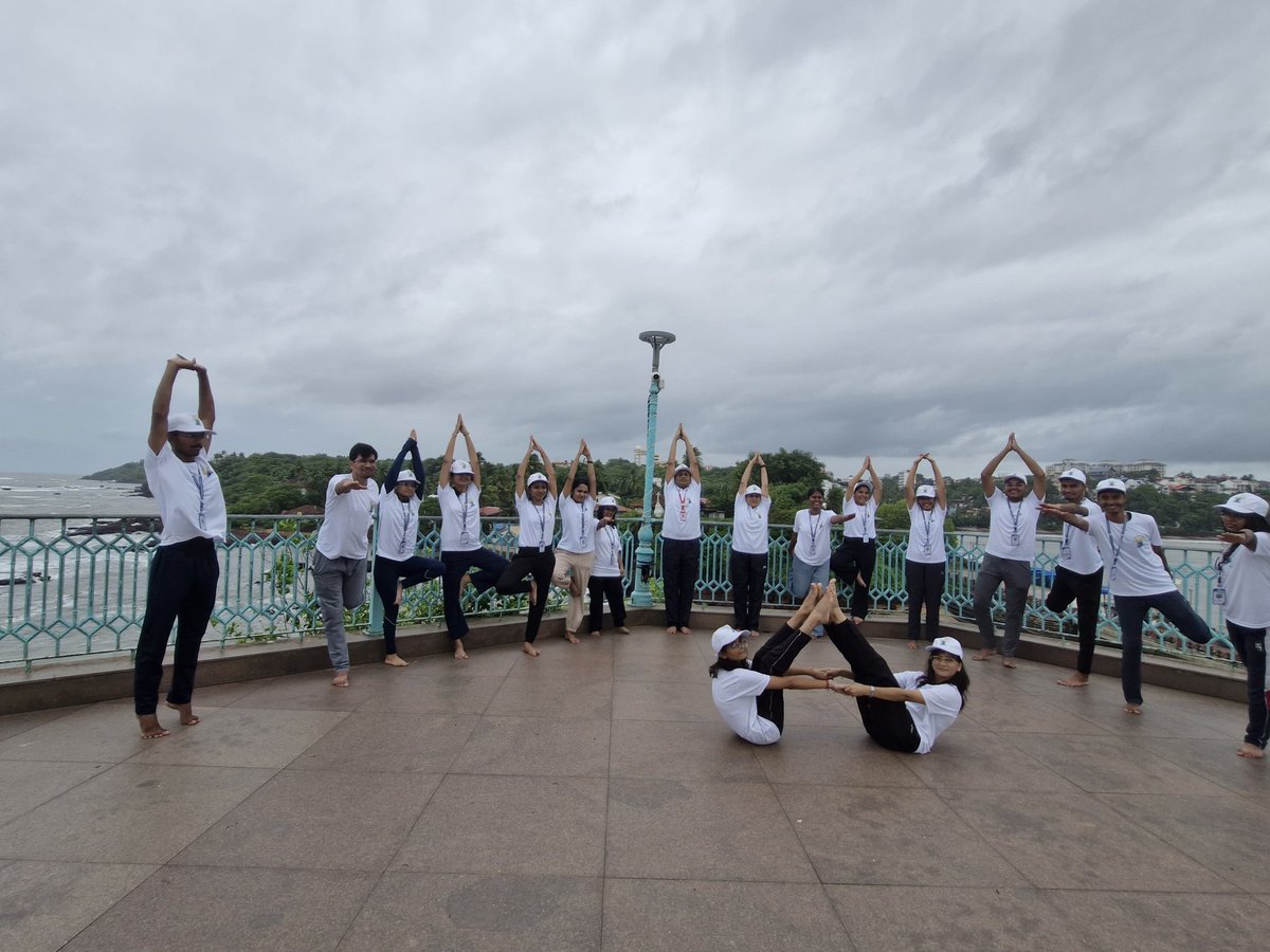 mpprataprao's tweet image. Goa’s monsoon breeze meets the rhythm of breath and balance. 

From heritage sites to healing vibes , All India Institute of Ayurveda, Goa celebrates Harit Yoga with nature as the backdrop. 🌊🧘‍♀️

#IDY2025 #YogaForOneEarthOneHealth #GoaVibes #HaritYoga