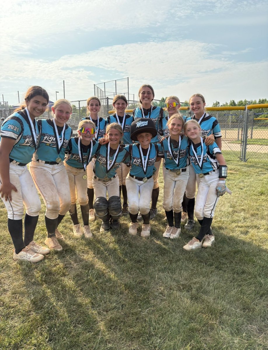 Our 3 BigBolt recipients 
-Riley coming in to pinch run and scoring the winning run 🏃‍♀️
-Callie’s bat was on fireee this weekend 8 hits and 5 RBIs which includes her game winning walk off🔥🔥
-Casey was lights out on the mound with 25 strikeouts a 1.3 era and some great plays!!