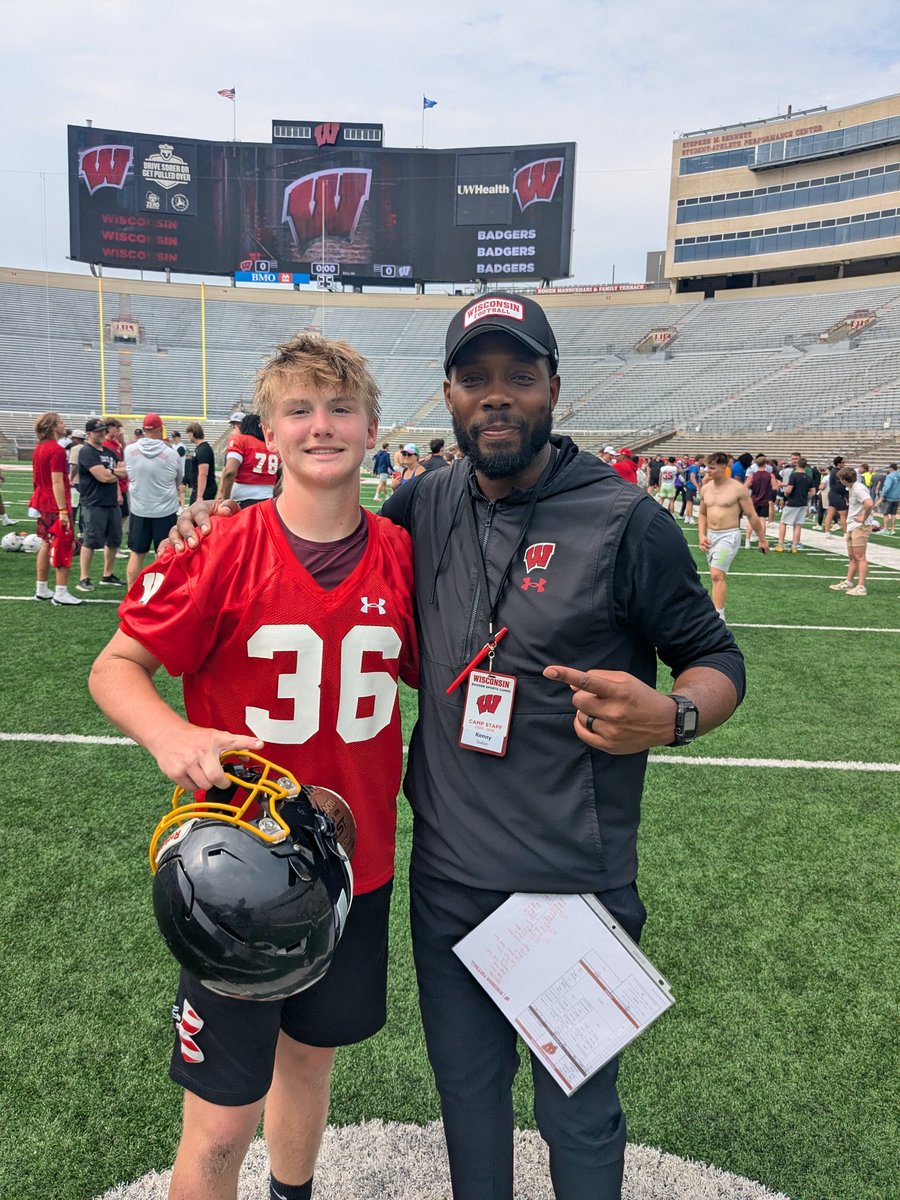 Cannon_Davis3's tweet image. Camp Randall was insane. It was great to meet you @CoachGuiton Look forward to coming back again. @TheRealNickOsen @jessetemple @PrepRedzoneIA @BETTfootball @RipCity7on7