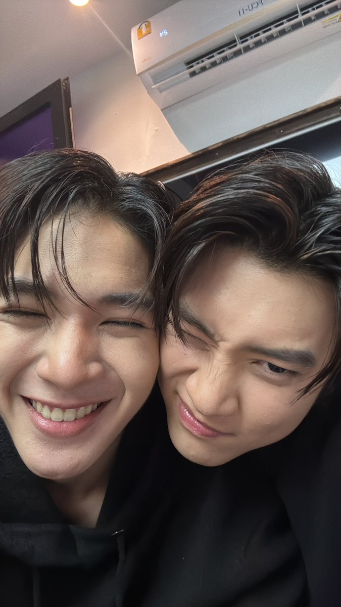 BoysInLoveTH's tweet photo. I think this one’s pretty cute 😁
#BoysInLoveSeriesEP9 https://t.co/8NfMICkr04