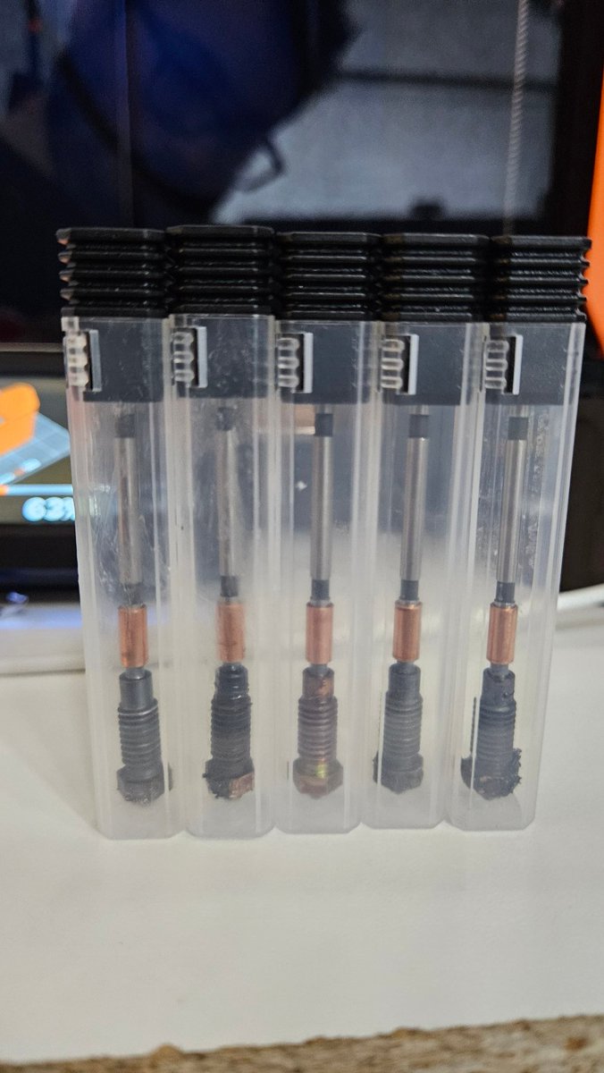 NomadsGalaxy's tweet image. Finally have my XL working again. Say hello to the culprits. Don't use bootleg Prusa Nozzles.