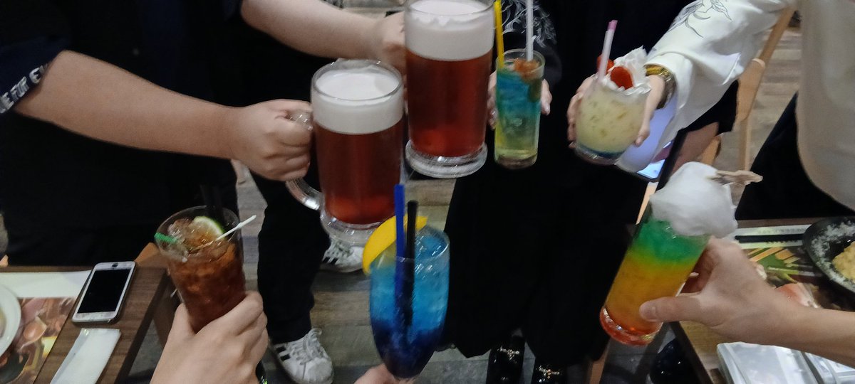 最近よく遊んでくれる大阪勢に会いに大阪行ってきた！
ずっと行きたかったエオカフェも行けた～
タコスとハイデリンキックカレー食べました、美味しかったです