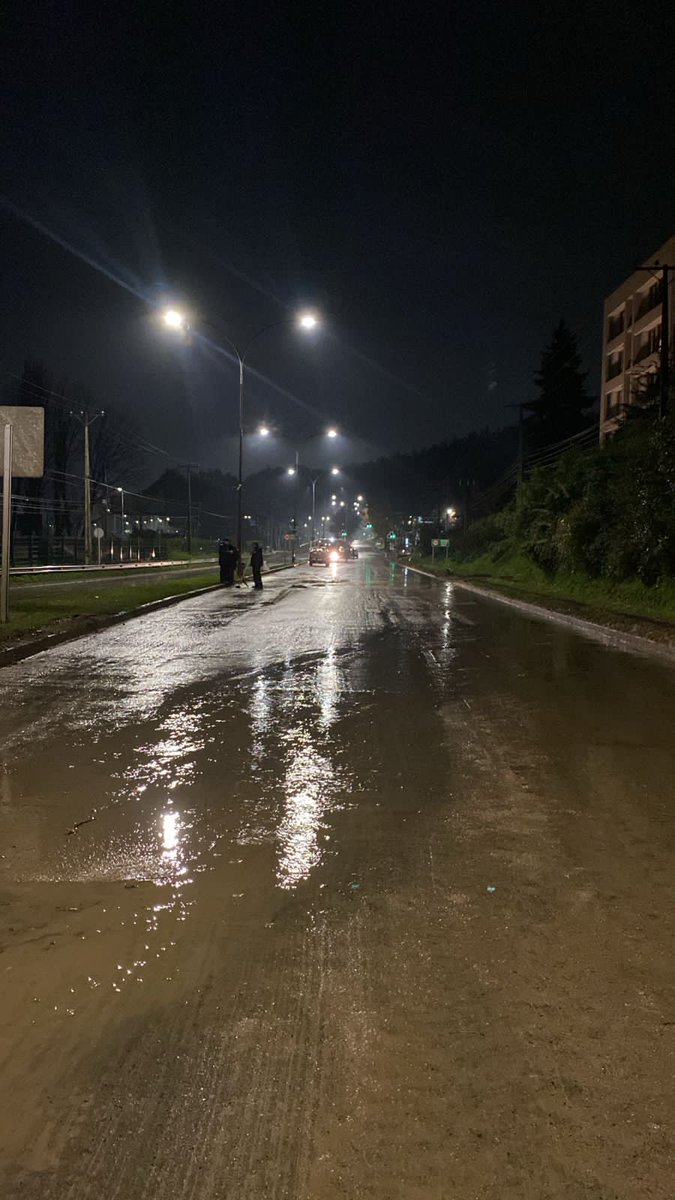 Gracias al trabajo conjunto de nuestros equipos municipales y Bomberos, informamos que el Camino a Chiguayante se encuentra totalmente operativo en ambos sentidos.

Sin embargo, recomendamos transitar con precaución por el sector y preferir Avenida Costanera para mayor seguridad.