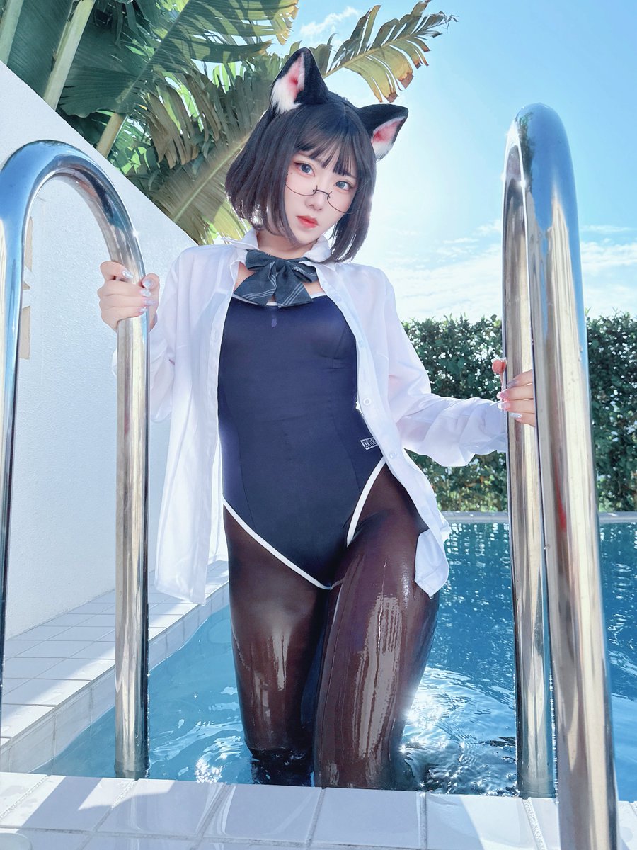 スク水と濡れタイツ