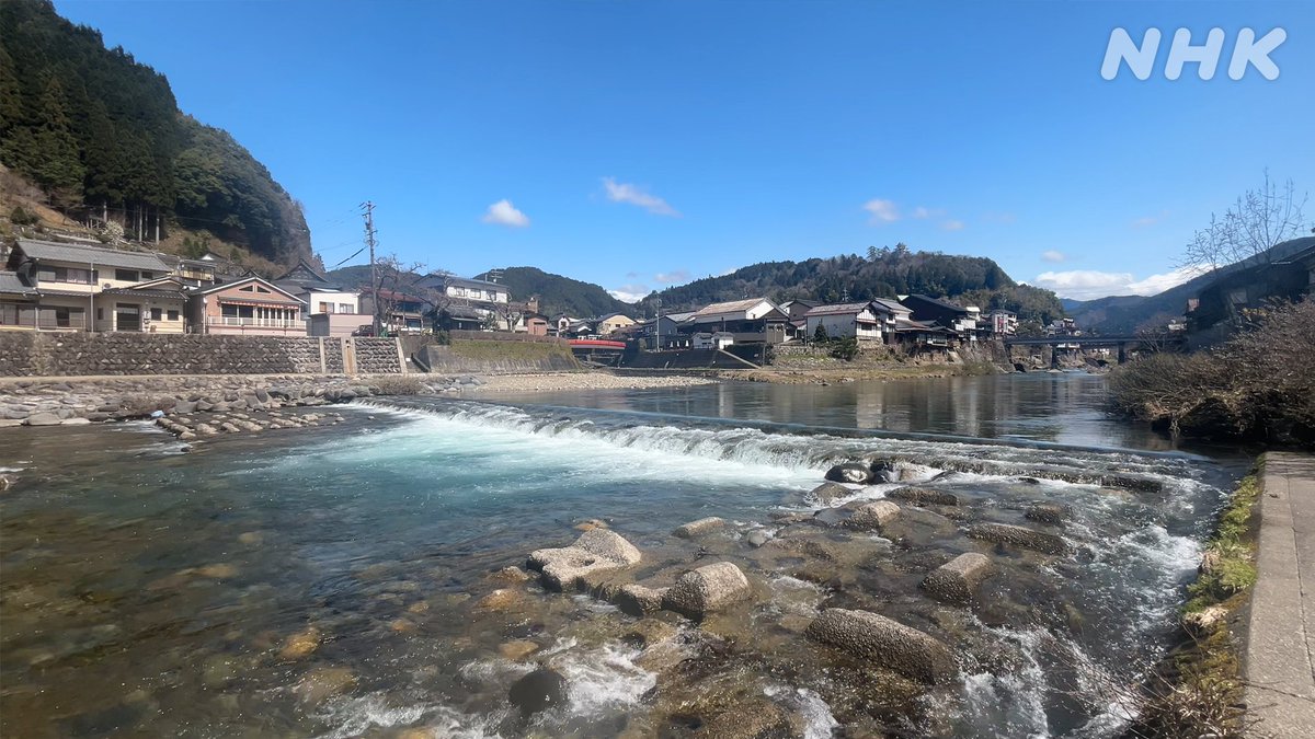 #日本最強の城スペシャル 🏯
城クイズ３問目！
「城下に、こちらの清流が流れる城の名前は？」
右上の山の上をよ～く見ると…、
答えはコメント欄にお願いします！

「日本最強の城ＳＰ 夏だ！祭りだ！絶景だ！」
6/26(木)夜7時30分 NHK総合

▼最新情報は番組HPで
nhk.jp/p/ikitakunaru/…