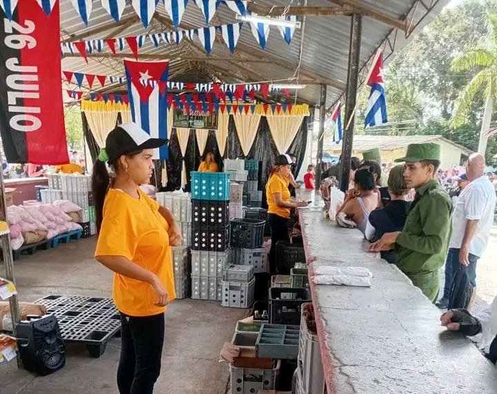 Presente el #ComercioTunero este sábado en la tan esperada feria agrocomercial.
Múltiples son las ofertas para el disfrute de la población, en esta ocasión dedicada al dia de los padres.
#ComercioCuba #ComercioDelPueblo #PorLasTunasLaVictoria