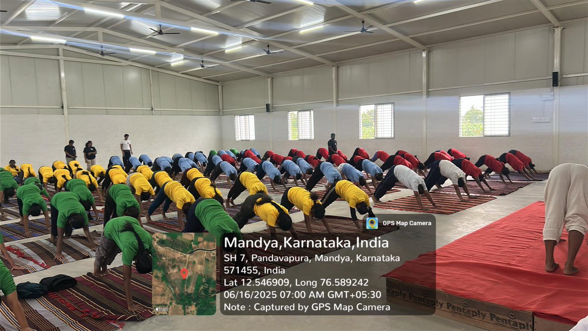 Venkate54906649's tweet photo. Yoga is more than just movement—it’s a journey inward. Through mindful breath, balance, and stillness, yoga strengthens the body, calms the mind, stress relief, or self-discovery, each practice brings you closer to inner peace. Breathe. Stretch. Let go. 🧘♀️✨#PSITRAINING #MYSORE https://t.co/UC23PPs0zL