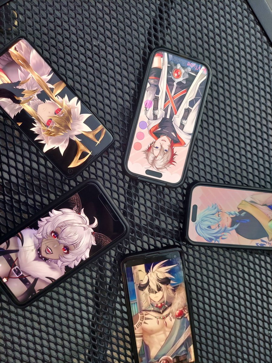 FenariMori's tweet image. FWIENDS!
We got crepes! 🖤