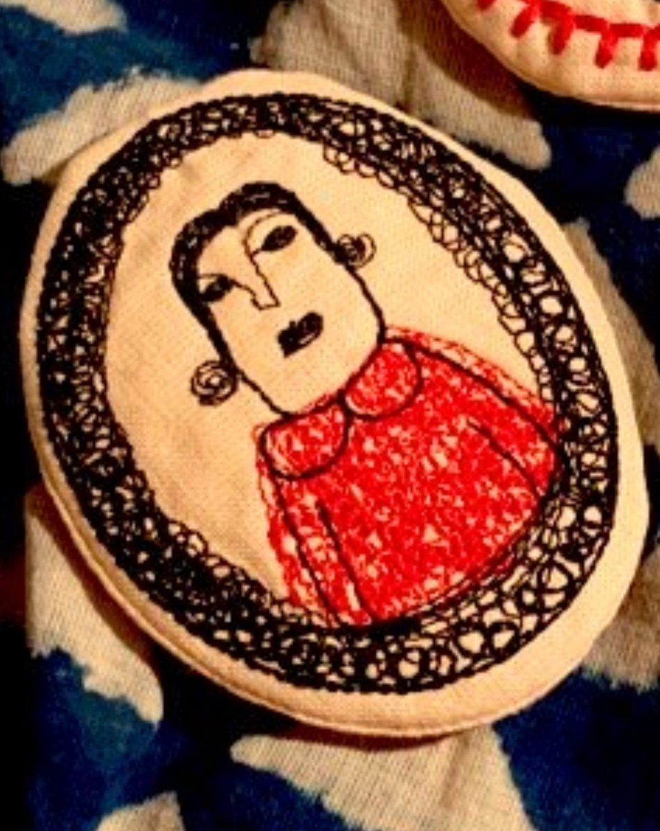 一昨日、大分駅でこのブローチを落としてしまって、どこにも届いてないようです💦
もし拾ったり見かけた方がいたら、教えてください💦💦