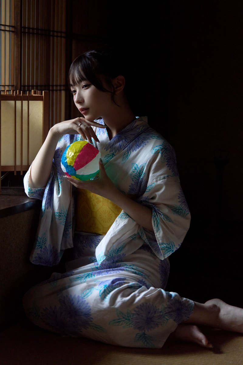 Model：さゆり さん
<a href="/sayuphoto_/">さゆり</a> 
紙風船