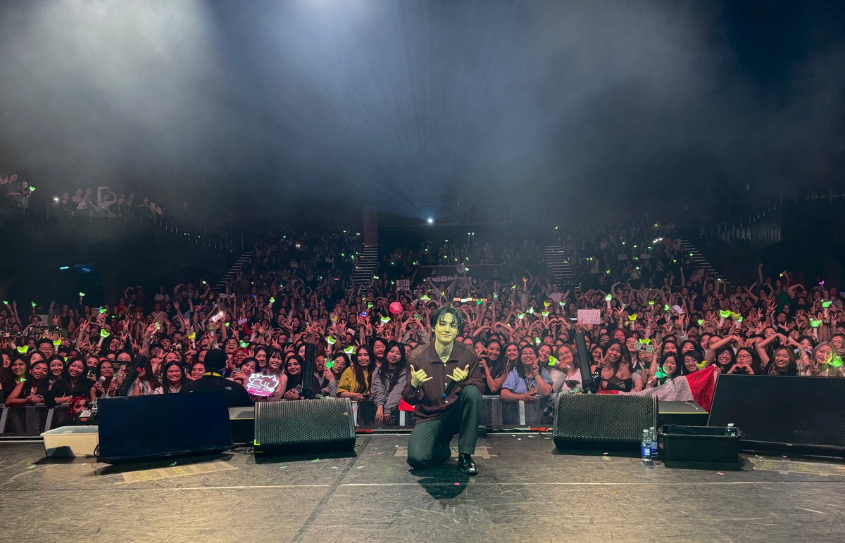 #JAYBNOW

Toronto, you were crazy fun😎🔥
Canada, y’all really showed up!!
Had the best time
Let’s meet again soon💚💚💚

@ 250615 [𝗧𝗔𝗣𝗘 : 𝗥𝗘 𝗟𝗢𝗔𝗗] IN CANADA

#JAYB #제이비 #RoadRunner #JAYB_TapeReLoad_CANADA