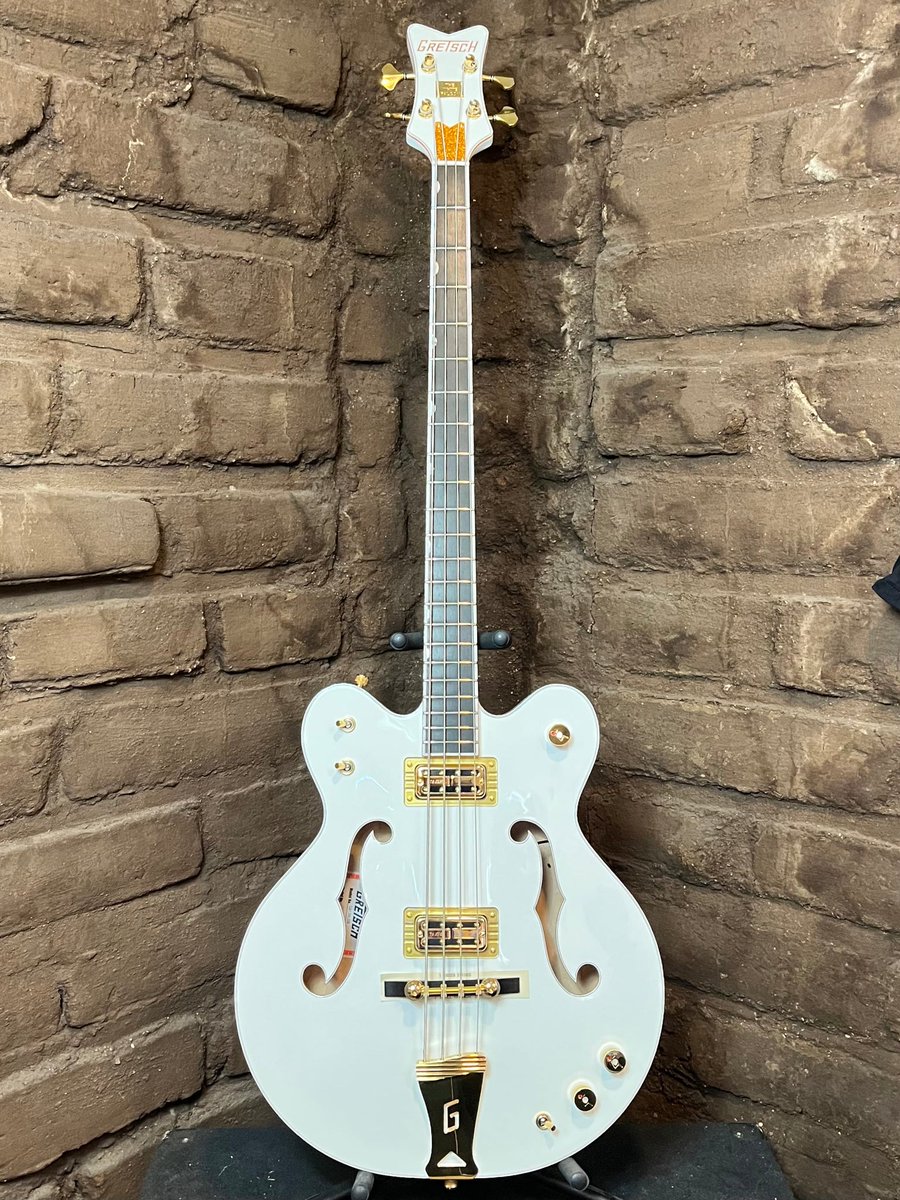 ImABacist's tweet image. Gretsch never fails to make beautiful white basses.
#Bacist