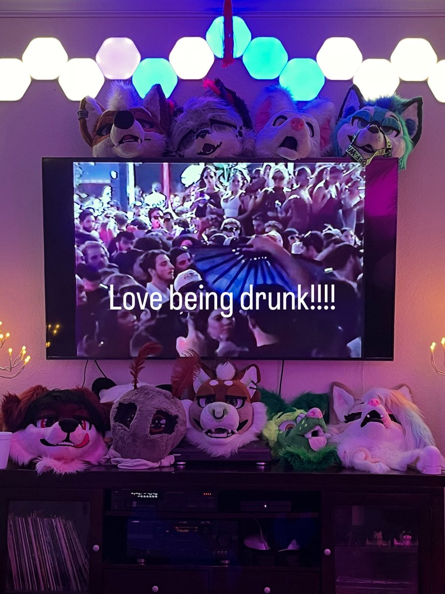 Bo_plap's tweet image. Furry parties be kinda fun