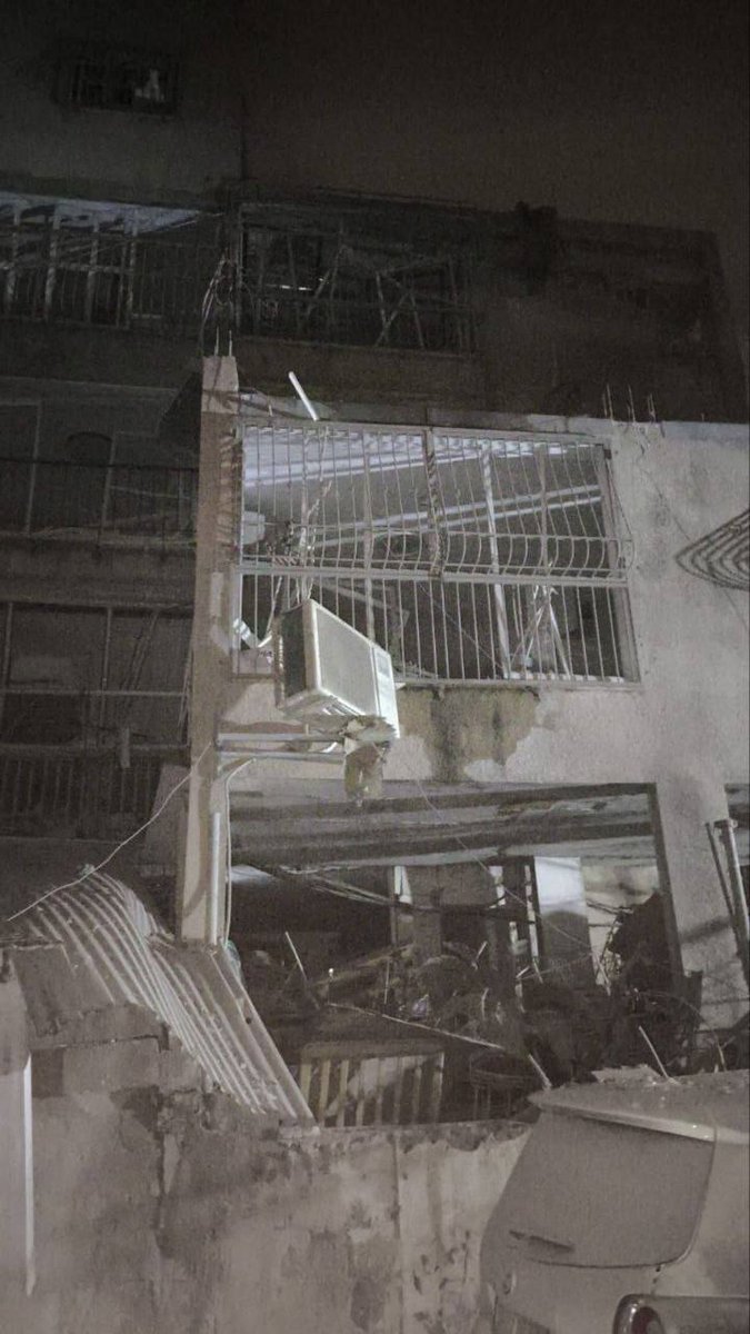 SprinterPress's tweet image. Numerous reports of missile impacts throughout the Israel:

🔹Rocket hits Tel Aviv
🔹Rocket hits Haifa
🔹Rocket hits Bnei Brak
🔹Rocket hits Betah Tikva
🔹Rocket hits Petah Tikva
🔹Missile hits Neyot
🔹Rocket hits Ayalon