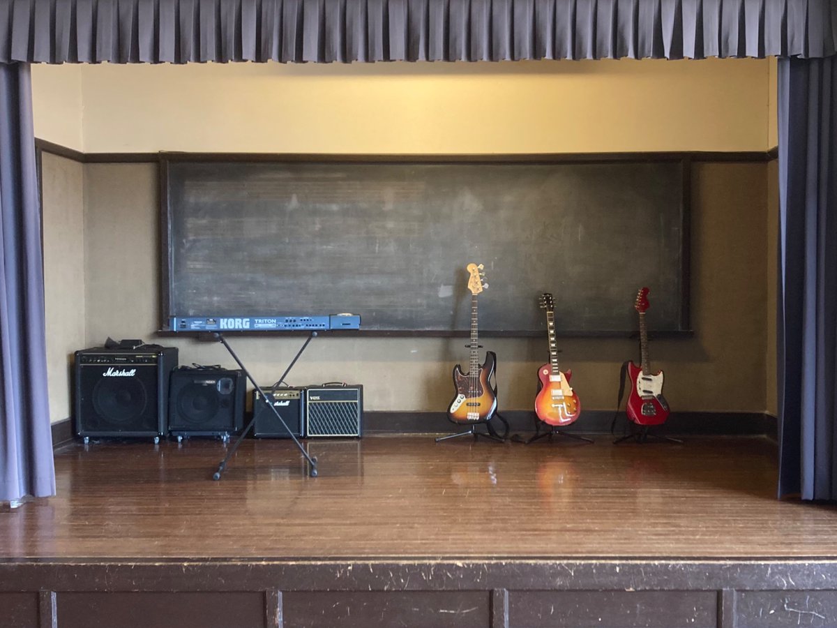 <a href="/wowotsuka/">ををつか</a> 一緒に行ってもらってきた金子式プラネタリウムの同型機が豊郷小学校の理科準備室に展示してあることがわかったためです。
この小学校はアニメけいおん! の聖地巡礼でたくさんのファンが訪れるのですが理科準備室は普段は施錠され非公開で、特別見学ツアーでないと入れない。