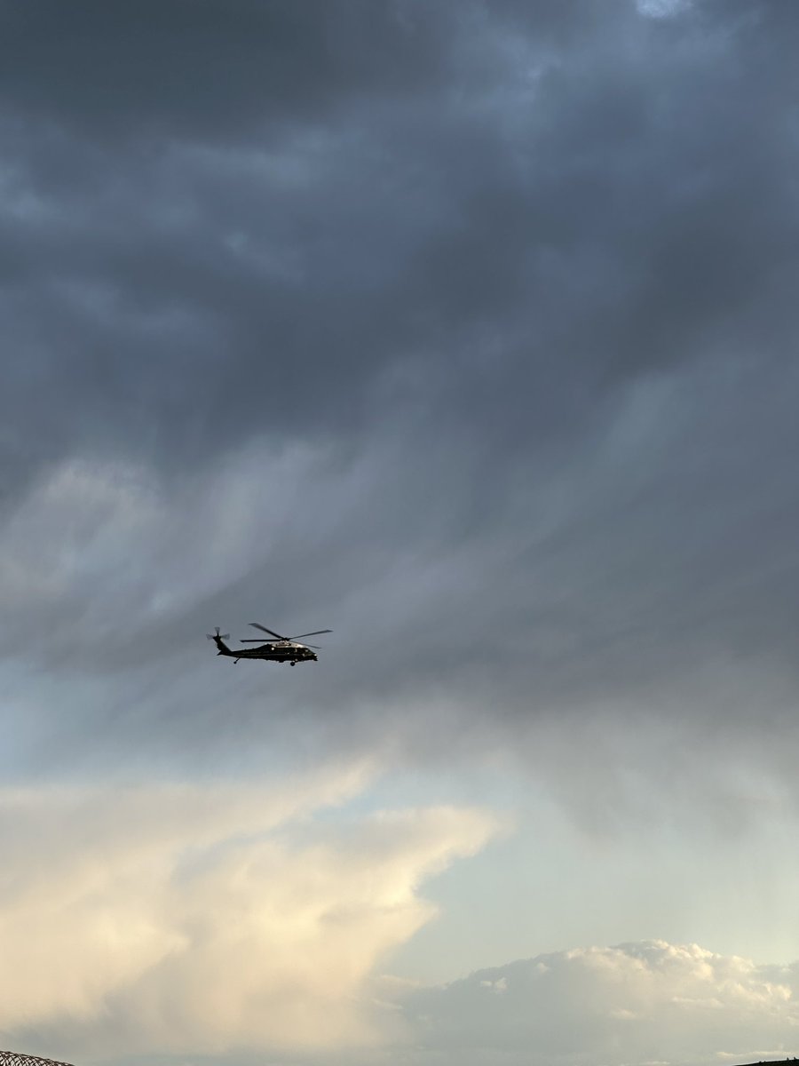 ericgon_'s tweet image. Donald Trump departing from Calgary International towards Kananaskis.