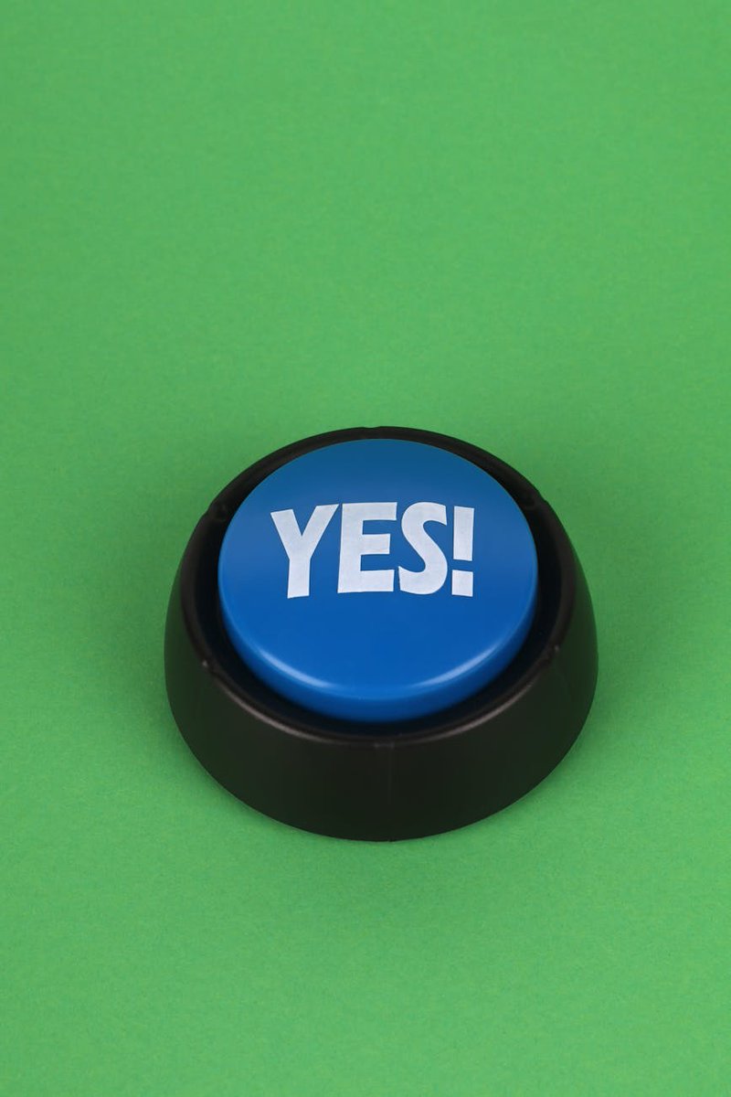 Spencer10089012's tweet image. Just crafted a set of vibrant, hand-painted buttons!��Each one’s a tiny work of art, perfect for jackets or bags. Try mixing bold colors with simple designs for max impact!��#ButtonMaking #Crafting #DIY