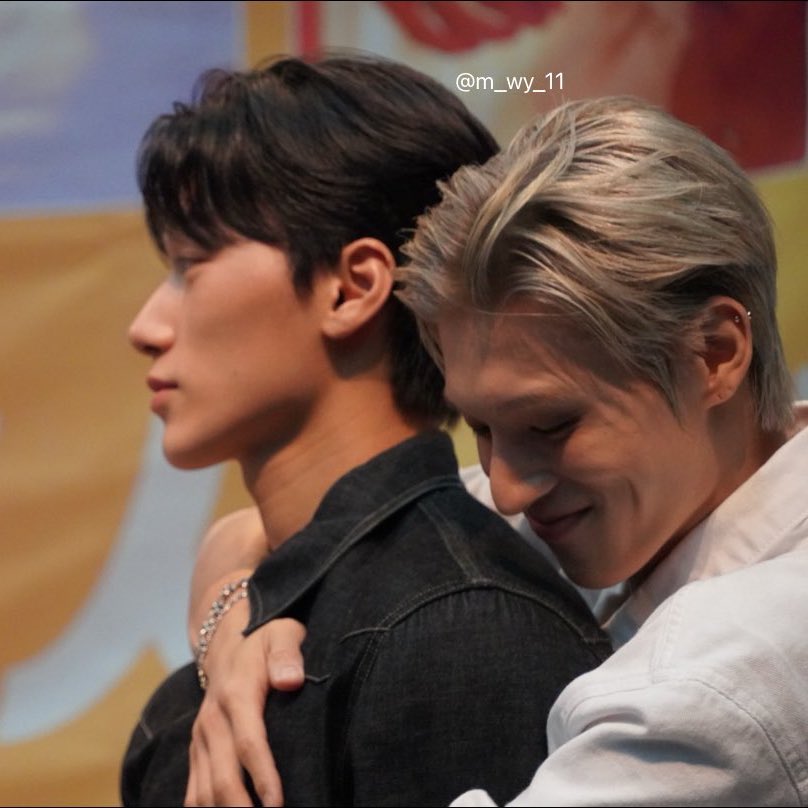 ถ้าถามว่ากลิ่นแมวมันหอมถูกใจนายฝรั่งมากมั้ยก็ดูจากรูปได้เลยไม่ต้องอธิบาย