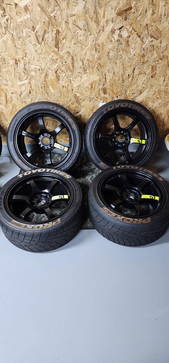 倉庫整理のため売りたし！

Rays gramlights 57DR
17×9 +12
4本

TOYO TIRES PROXES R1R
245/40/17
(おまけ程度だと考えてください)

使用に伴うキズ汚れは有りますが比較的綺麗だと思います。
純正ステッカー未使用品有

とりあえず引き取り限定、近場なら持っていけます🙆‍♀️🙆‍♀️(要相談)
¥110,000-