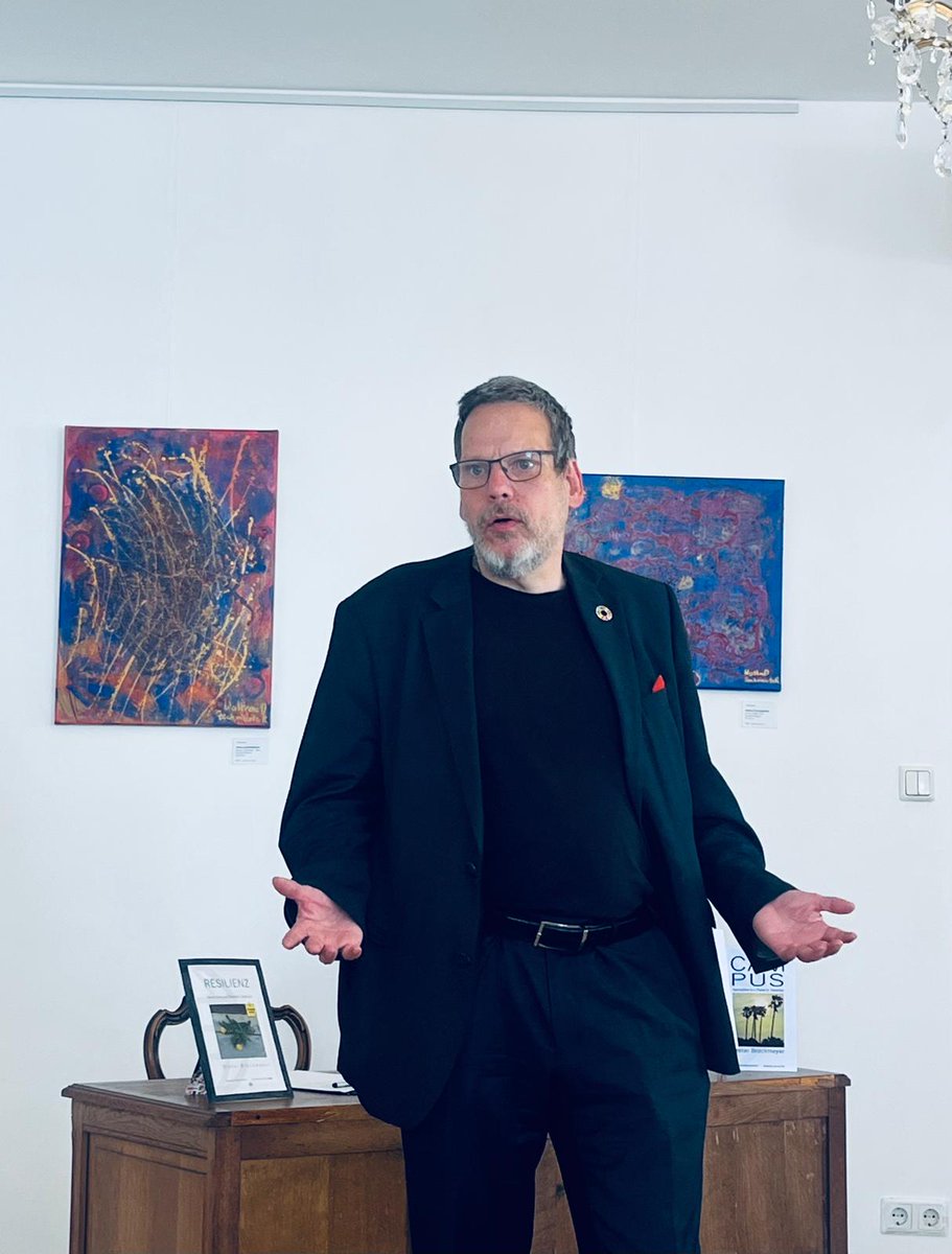 Another presentation of my book CAMPUS MUNDI and a very first outlook on the upcoming one in Vienna for a handpicked highly intersted group of people at Art Gallery Adriana on Sunday. Thank you Adriana Peterova for the opportunity!