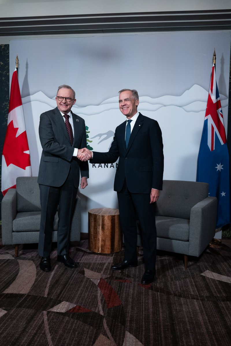 In advance of #G7Kananaskis, Prime Minister Carney met with the Prime Minister of Australia, Anthony Albanese.
 
The leaders shared opportunities for further partnership on critical minerals, wildfire response, trade, and defence. More: ow.ly/l28U50W9O2O