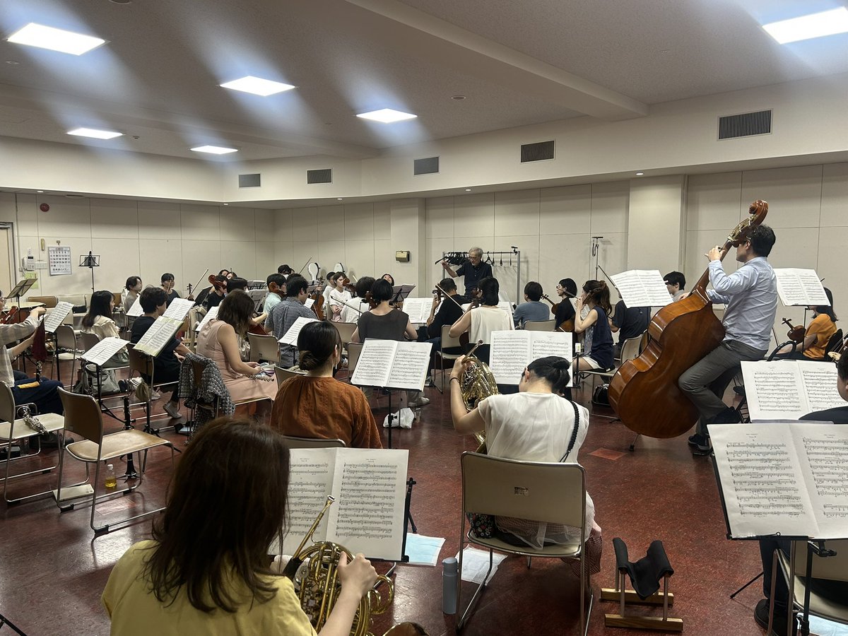 Orchestra ACO (@orchestra_aco) on Twitter photo 【本番まであと6日‼️】
ついに本番まで1週間をきりました!🏃
例のごとく、9時半から17時までみっちり練習してきました💪
今回のメイン曲の作曲家、シベリウスはフィンランド人。練習はフィンランド語数字「ユクシ(1)、カクシ(2)、コルム(3)、ネルヤ(4)」でカウントを取る新本格志向です🇫🇮
#ACO三鷹 【本番まであと6日‼️】
ついに本番まで1週間をきりました!🏃
例のごとく、9時半から17時までみっちり練習してきました💪
今回のメイン曲の作曲家、シベリウスはフィンランド人。練習はフィンランド語数字「ユクシ(1)、カクシ(2)、コルム(3)、ネルヤ(4)」でカウントを取る新本格志向です🇫🇮
#ACO三鷹