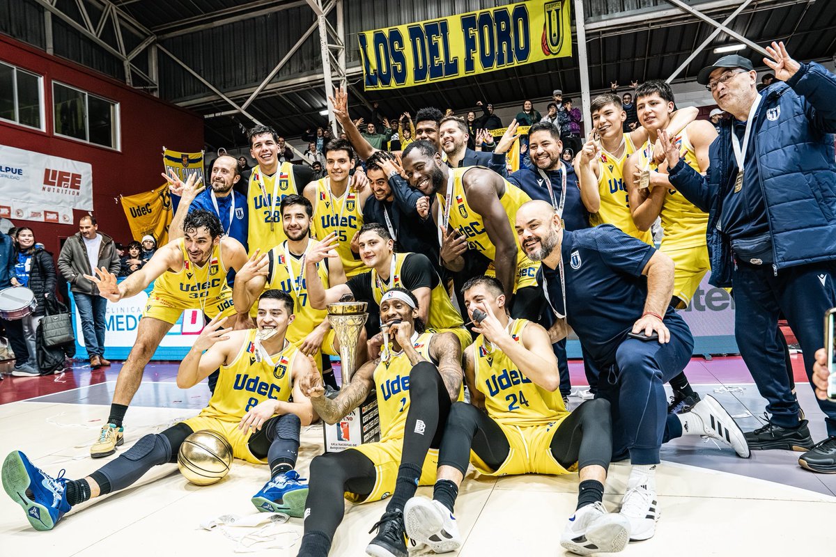 CORTINA DIRECTA 🇺🇾🏀 (@cortinadirecta) on Twitter photo Saludamos por supuesto a la dupla técnica campeona. Nuestros compatriotas Santiago Gómez y Nicolás Altalef le dieron a <a href="/BasketUdeC/">Basket UdeC</a> su cuarto título de Liga Nacional 🇨🇱 con mucha superioridad en las finales
¡Salú campeones! <a href="/NicolasAltalef/">Nicolas Altalef</a> 🥂 <a href="/santy_gomez19/">Coach S.Gomez</a> Saludamos por supuesto a la dupla técnica campeona. Nuestros compatriotas Santiago Gómez y Nicolás Altalef le dieron a <a href="/BasketUdeC/">Basket UdeC</a> su cuarto título de Liga Nacional 🇨🇱 con mucha superioridad en las finales
¡Salú campeones! <a href="/NicolasAltalef/">Nicolas Altalef</a> 🥂 <a href="/santy_gomez19/">Coach S.Gomez</a>
