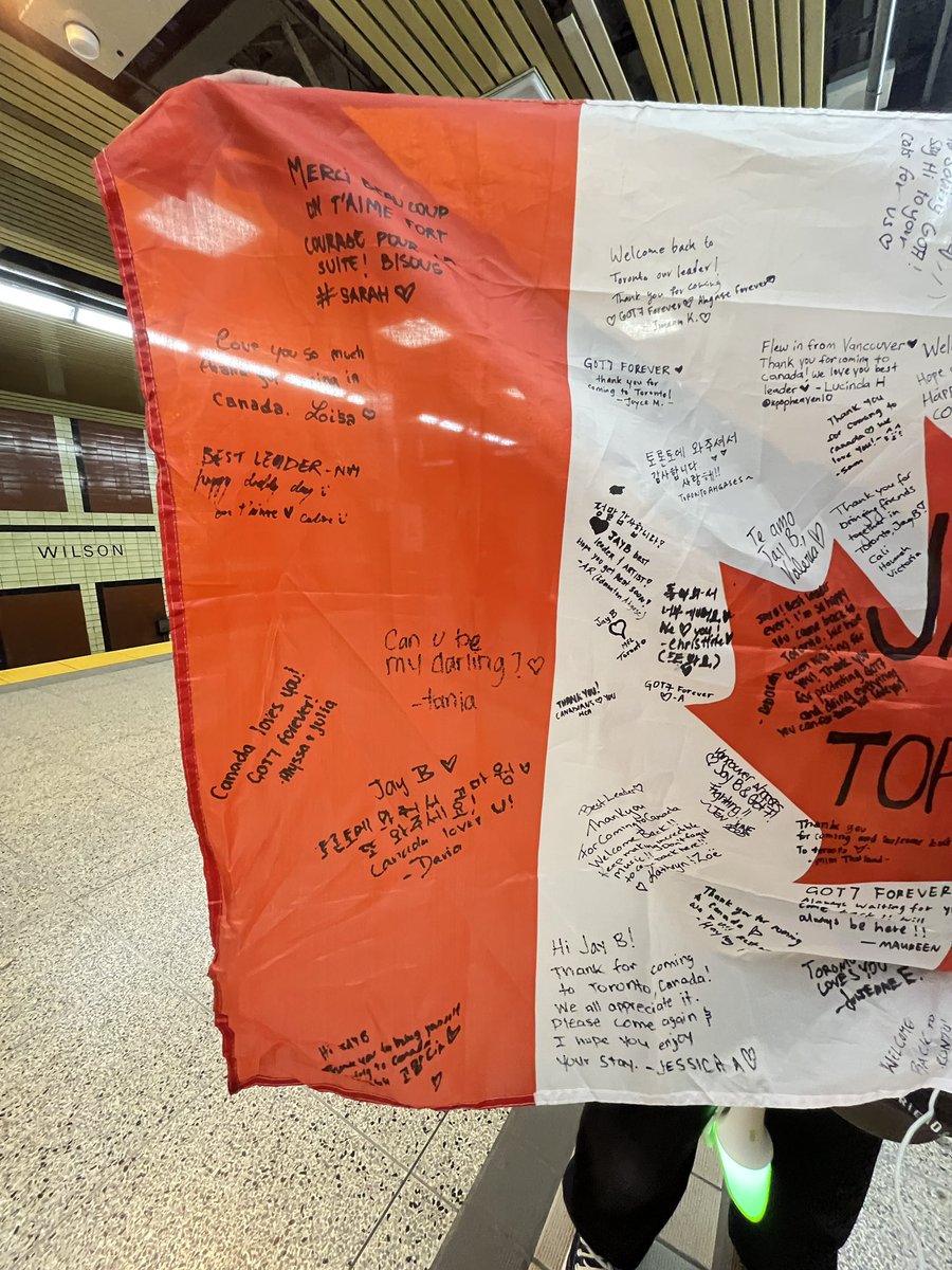 torontoahgases's tweet photo. Quick photo of the messages left on the flag since @jaybnow_hr couldn’t accept it. 

#JAYB_TapeReLoad_Toronto #JAYB
#JayB_TapeReLoad_CANADA https://t.co/WtrzM6GuG6