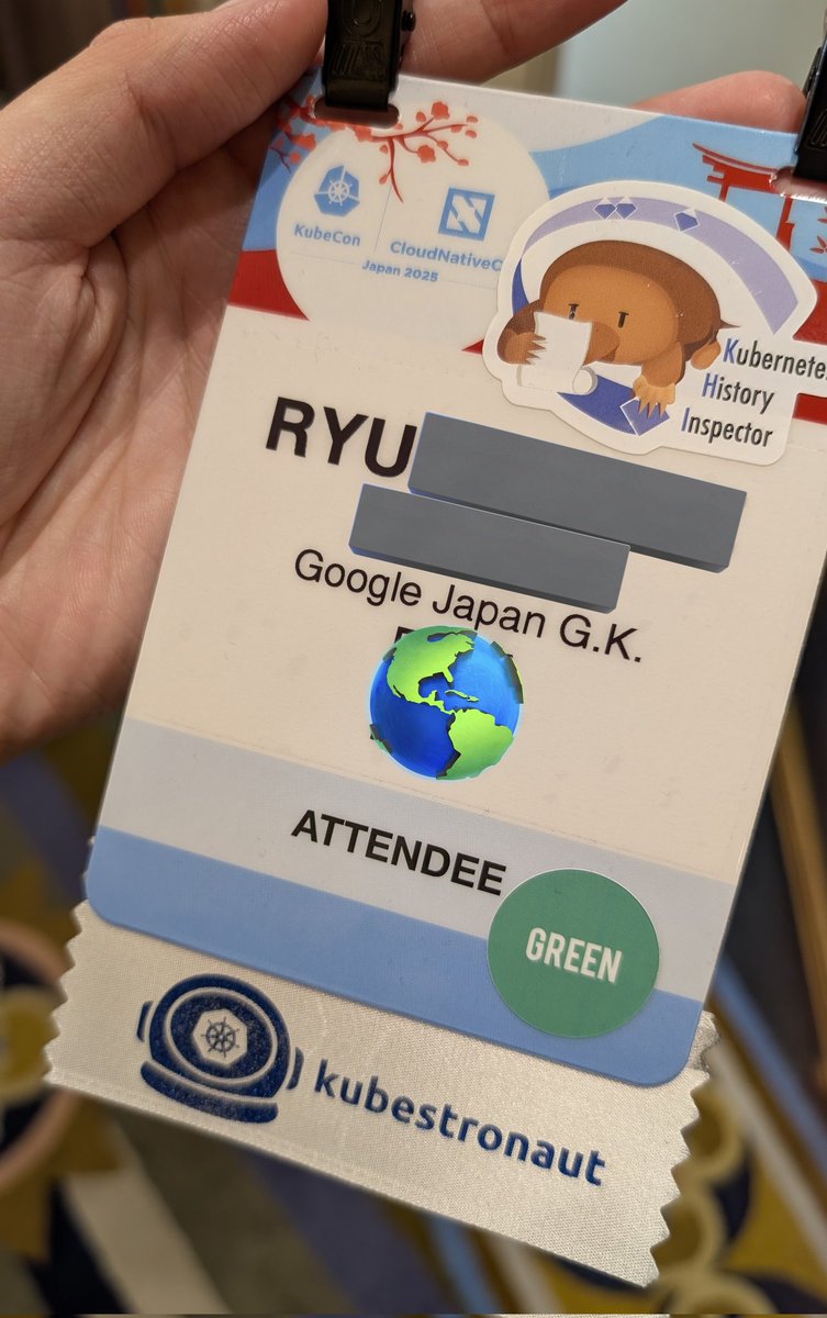 Kubestronautのジャケットとマークもらった〜！🥳 #KubeCon