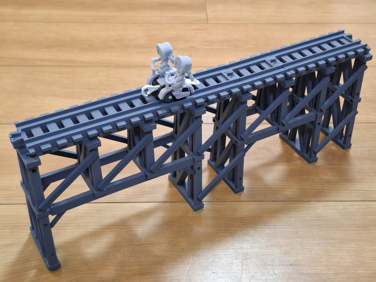 ティンバートレッスル、はんぶんレールと４ぶんの１レールも作ったのでつなげて見ました。迫力出てきた！